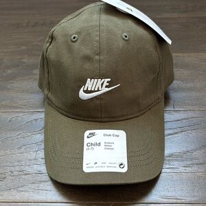 Nike Club Cap,baseball,velcro back, 6 vent panel,embroidered Swoosh/Nike Logo